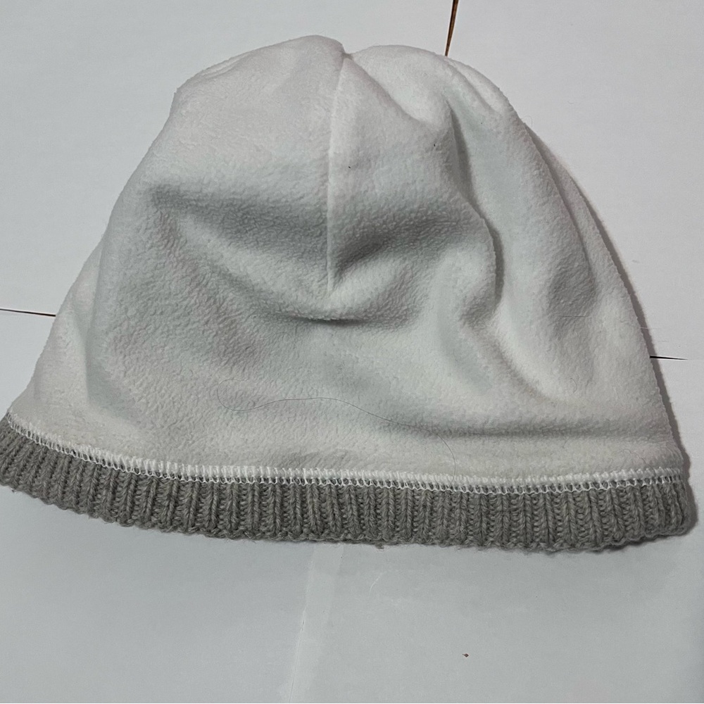 Patagonia Cable Beanie Hat Grey - Picture 6 of 8